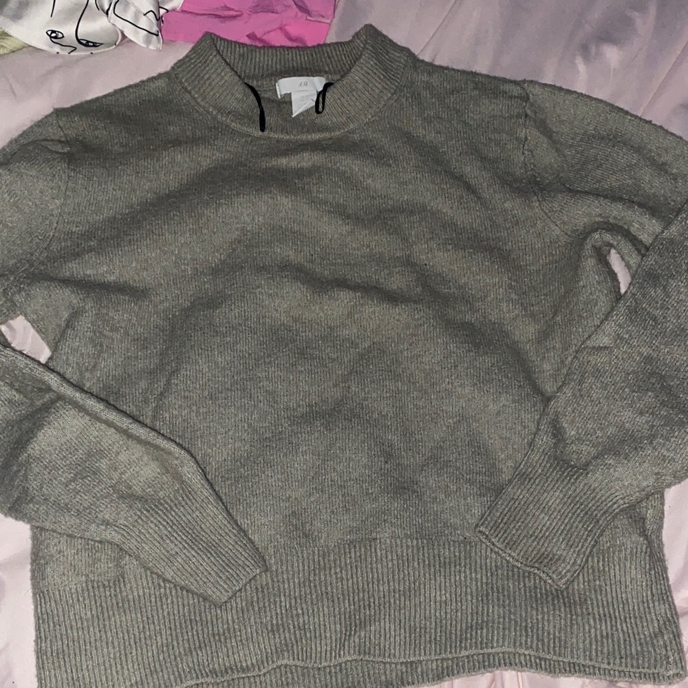 H&M Classic Gray Crewneck Sweater for womens
